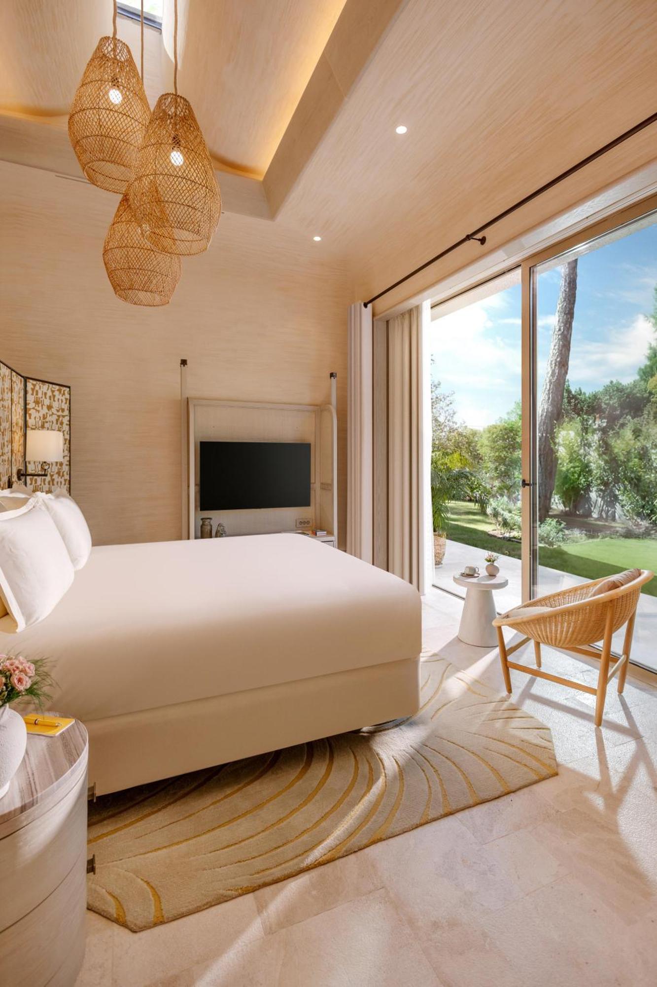 B&B Bijal Side